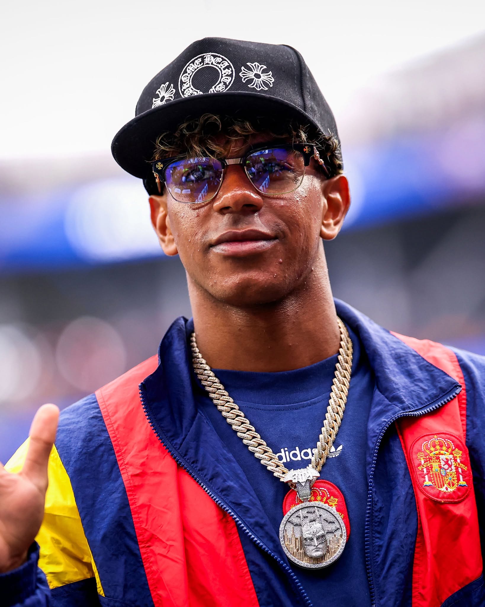 Lamine Yamal repping the Batman chain 💎