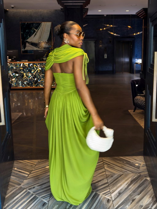 Andrea Iyamah is a vibe every single time. It always eats, EAT-EAT-EAT-EAT, no notes. 

This dress is proof: 
Wedding guest look ✅
Birthday fit ✅
Vacation ✅
It literally checks every box this summer.

Wearing a size medium, runs true to size.

📍 Savannah, GA
👗 @andreaiyamah thank you 💚

#andreaiyamah #summerdress #weddinggueststyle #atlantainfluencer