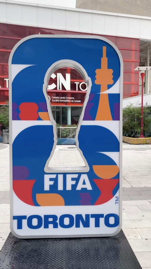 Signing out in style in Toronto 🇨🇦

Bringing football and Toronto together at the iconic CN Tower 🗼