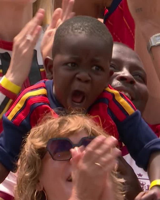 Lamine Yamal’s little brother celebrating Spain’s third goal in the stands 🤣

He’s hilarious 😭 

(via ditet.solerr/TT)
