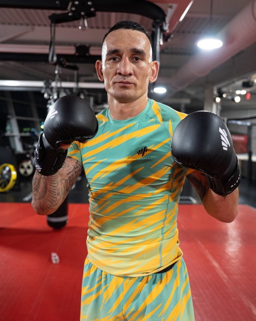 The finishing touches 🔒

@BlessedMMA is dialed in ahead of the #UFC329 main event!

[ LIVE JULY 11 at 9pmET on @ParamountPlus ]
