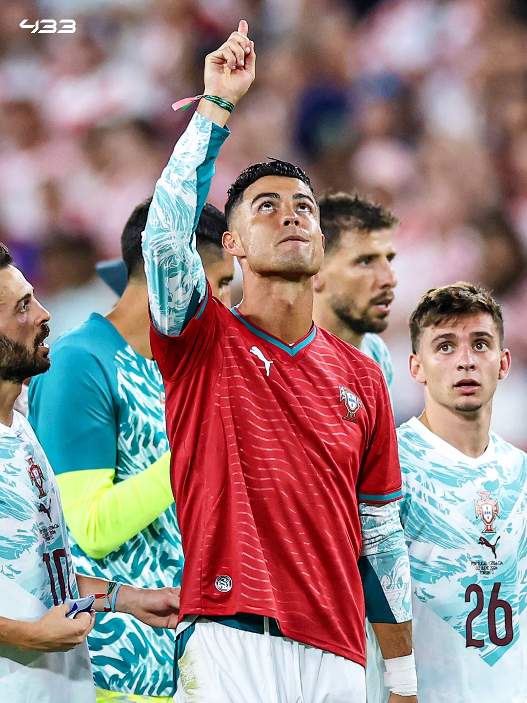 𝐓𝐇𝐈𝐒 𝐎𝐍𝐄 𝐈𝐒 𝐅𝐎𝐑 𝐘𝐎𝐔, 𝐃𝐈𝐎𝐆𝐎 ❤️

After Portugal's win, Cristiano Ronaldo wore a Portugal shirt with Diogo Jota's number 21 on it.

Today marks exactly one year since Diogo Jota's passing.

This win is for him. ❤️
