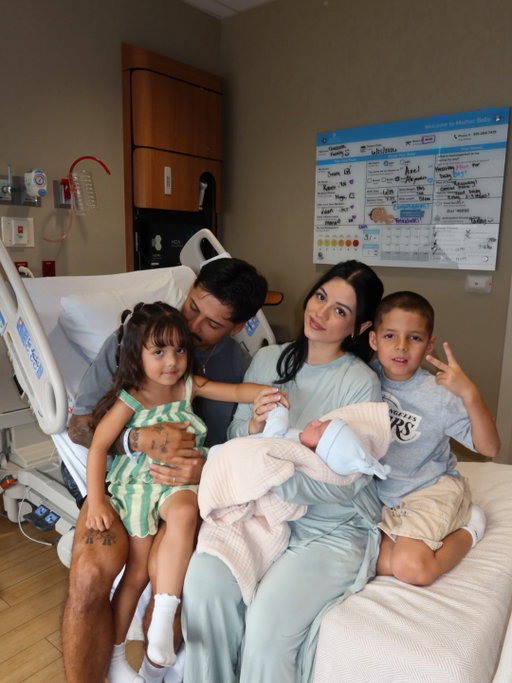 The day our hearts made room for one more, a feeling I’ll never forget.. 🥹🤍👦🏻👧🏻👶🏻 
If you’ve been waiting for the full story, labor & delivery vlog just went live 🫶🏼🥲