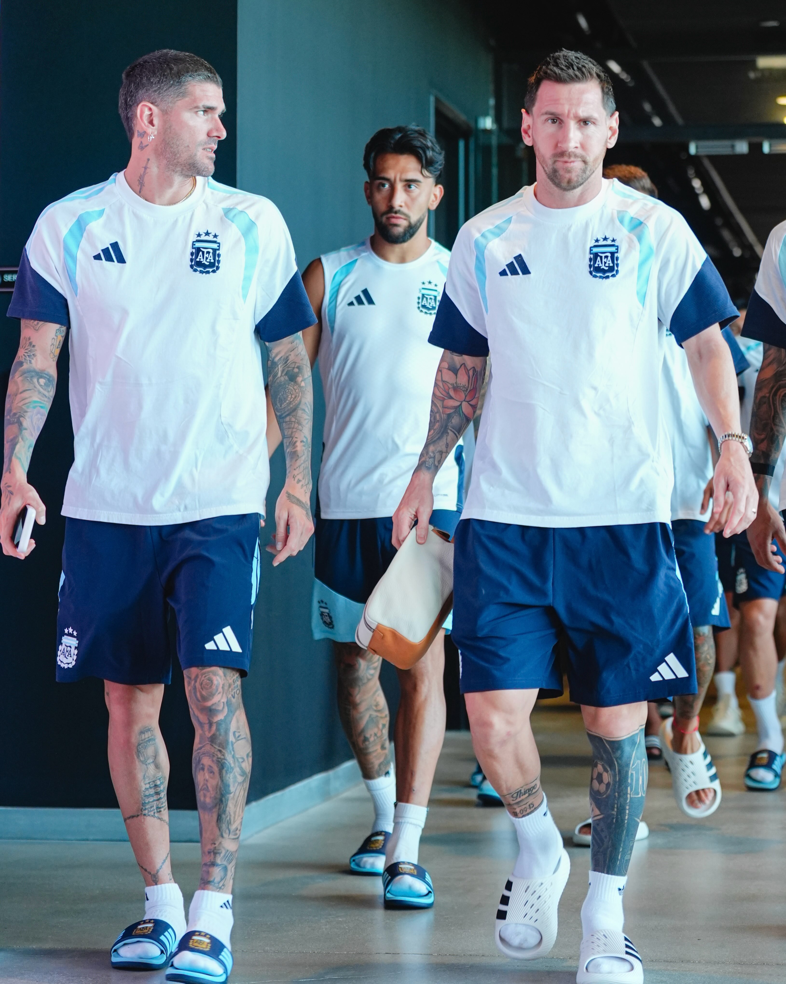 Leo y Rodri, en modo mundialista 🇦🇷

La selección Argentina entrenó en nuestras canchas de cara a los 16vos de final de la Copa del Mundo vs Cabo Verde. 🏆🔥