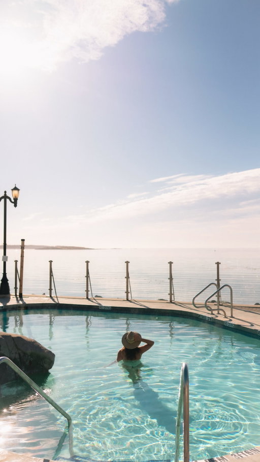 The mineral pools at @oakbaybeachhotel are warm, but the tea we spilled was piping hot 🫖 

#sistertrip #sisterhood #girlstrip #tagyoursister #sistersforlife