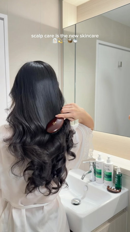 Healthy, shiny hair starts with something most of us forget about: our scalp.

The @vichylaboratoires_aunz Dercos Anti-Dandruff Shampoo helps target dandruff at the source with selenium disulfide and salicylic acid, while helping keep my scalp feeling clean, balanced and comfortable.

I’ve spent years focusing on masks, oils and styling products, but I realised scalp health is what matters most and there’s no point in any fancy hair products if your scalp is not being looked after first. 

I love that it fits seamlessly into my routine and lets me focus on what I actually want, healthy-looking, shiny hair that’s easy to style without having to worry about a flakey or itchy scalp!

*Up to 100% visible dandruff eliminated from first use. Consumer test on 262 subjects after 2 weeks of regular use.

#MeVsDandruff #VichyLaboratoiresAUNZ #Ad #ScalpHealth #Selfcare AntiDandruff HairCare