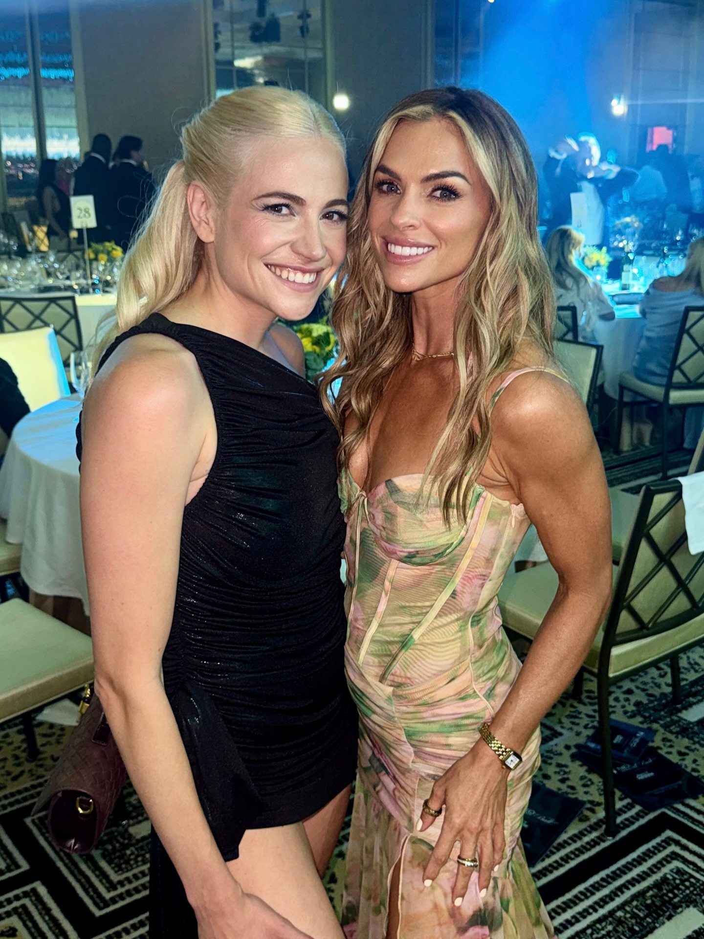 Grand Prix Ball ahead of the Silverstone weekend. What a brilliant evening. I’m super proud to be an ambassador for @raysofsunshinecc ☀️ 

Thank you @gpmanagement x

Story time on the last slide. 

Hair @michaelgrayhair 
Makeup @sashakeenemua 
Dress @ohpolly
