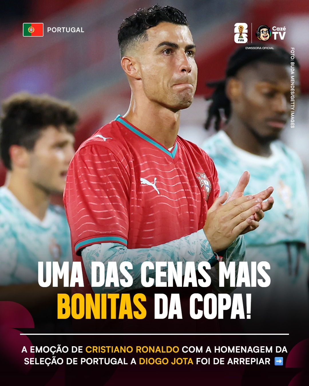 ISSO AQUI FOI FORTE DEMAIS 🥺 
Exatamente um ano depois da morte de Diogo Jota, Portugal garantiu a vaga nas oitavas de final da Copa do Mundo e essa cena foi emocionante! 🇵🇹

Com a camisa de número 21, de Diogo Jota, Cristiano Ronaldo não segurou a emoção durante a homenagem após o jogo.

🚨 𝐒𝐄 𝐓𝐄𝐌 𝐂𝐎𝐏𝐀, 𝐄𝐒𝐐𝐔𝐄𝐂𝐄! É na CazéTV! 🤩📺 

#CoberturaCazéTV #CopaNaCazéTV #CristianoRonaldo #Portugal #cztv02