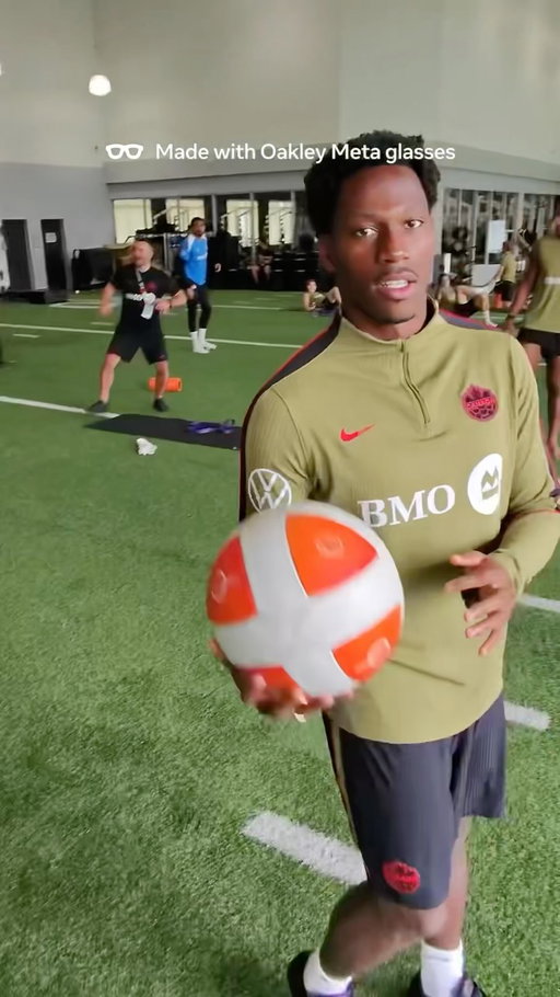 POV: you’re Liam Millar, getting some touches in before training! 👓

POV : tu es Liam Millar, en train de prendre quelques touches avant l’entraînement ! 👓

#OakleyMetaPartner