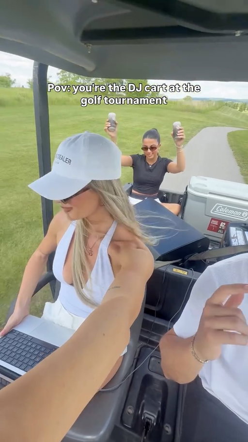 Pretty sure this is how golf was meant to be played 😆⛳️

We crashed @thelinkssocialtour with our Cold Brew in true Coffee Party fashion.

A golf cart.
A DJ.
A speaker.
Cold Brew for everyone.

Then we drove the entire course turning tee boxes into dance floors.