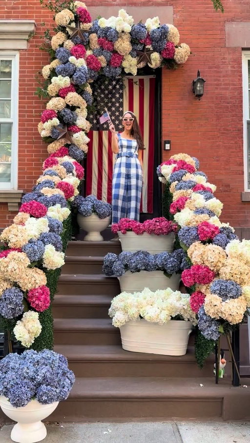The Stoop is officially ready for the 4th! ❤️🇺🇸✨