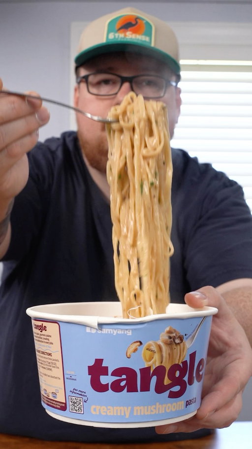 If you’re looking for an easy lunch or dinner, this Creamy Mushroom Pasta is such a good find. It takes just a few minutes to make, has 15g of protein, and you can find it in Kroger and its subsidiaries like Ralph’s, Smith’s, Fred Meyers and King Soopers.
 @tangle_pasta #ad #tangle #tanglepasta #kroger #ralphs
 Try out Tangle for yourself! Check out the link in my bio.