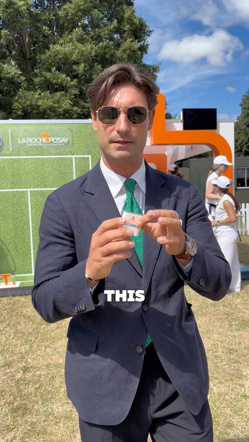 What is @frankiefoster3 wearing? 👀 He is wearing SPF! ☀️🧡

His Wimbledon dress code: Anthelios 🧡

Lightweight, invisible and easy to swipe on, Anthelios UVAIR Vitamin Sun Stick SPF50+ is made for quick sun protection top-ups on the go.

Have you tried our newest addition to the UVAIR family? 🧡👀