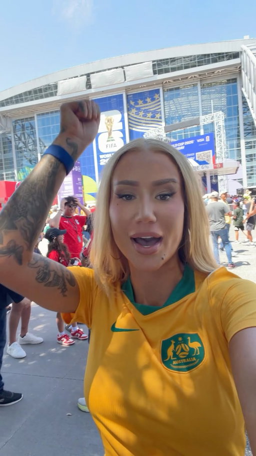 Thank you for supporting the #Socceroos in Dallas, Iggy Azalea 🤝💚💛

🇦🇺 v 🇪🇬 - 3.7.26 - 1:00pm local
🇦🇺 v 🇪🇬 - 4.7.26 - 4:00am AEST

📱💻📺 Live on SBS & SBS On Demand

#FIFAWorldCup @thenewclassic