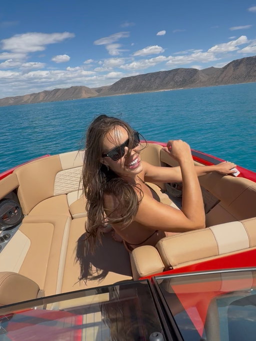 Guys I’m coming back to lifeeee🥲🙏🏼🥰

I LOVE SUMMERRRRR SO SO SOOO MUCH! 

And it turns out I love it even moreeee not caring about the texture of my thighs or every single bite of food I put in my mouth or if I’ve done enough workouts. 

REMEMBER MY BABES THAT ‘WELLNESS’ WITH STRICT RULES THAT GIVES YOU ANY SENSE OF SHAME OR NOT ENOUGH-NESS IS JUST MORE DIET CULTURE BS AND WE DONT SUBSCRIBE 🙅🏻‍♀️🙂‍↔️

Now how are you celebrating the holiday weekend!?
