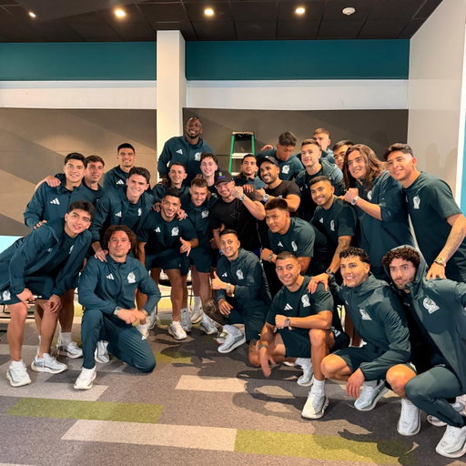 I gave every single player/ staff on Mexico team an expensive watch .. this was before they dominated Ecuador!!! How confident I was. BOOOOOOOOM. New YouTube video 8:30 eastern!! I love u guys. I love you Mexico . I love you Mexican football team. BOOM .