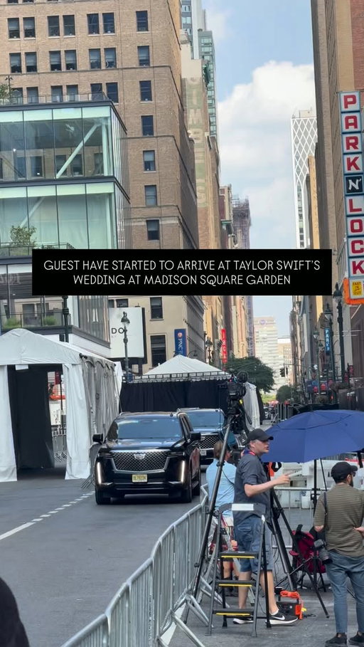 Under the disguise of two tents! 
Officers says they have reason to believe Taylor Swift is already on the property. 

#TaylorSwift #TravisKelce #Swiftie #NYC #SwiftWedding