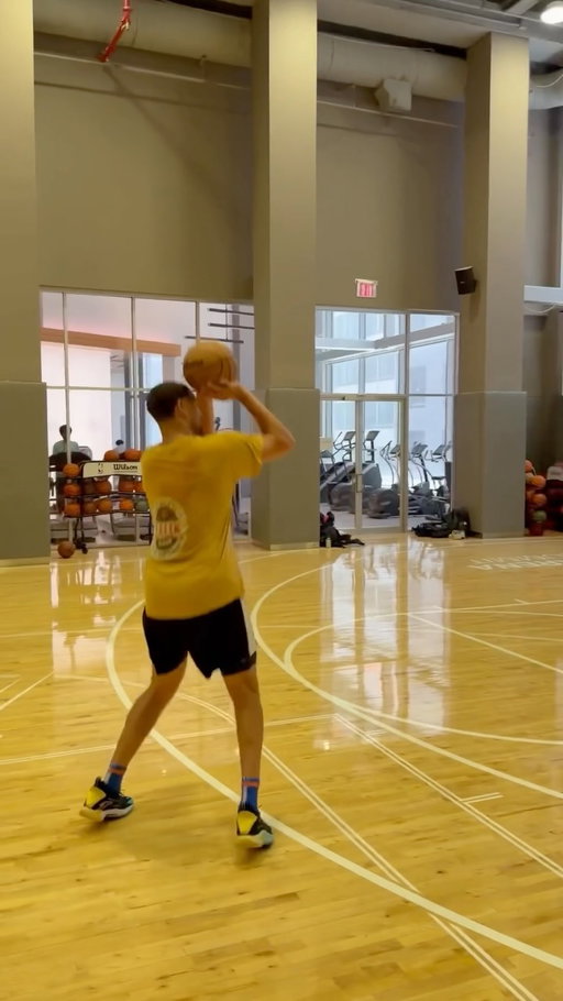 @klaythompson is still one of the best shooters to ever do it. The grind continues 🏁