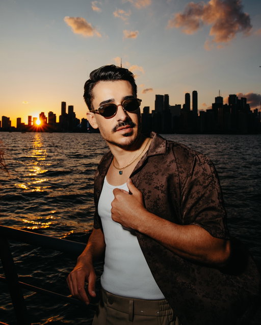 Nothing beats a summer in the 6ix. ☀️🛥️

Yacht Experience: @toronto.yachts 
Facial Aesthetics: @camiladenardi 
Photo: @ruanphotograph