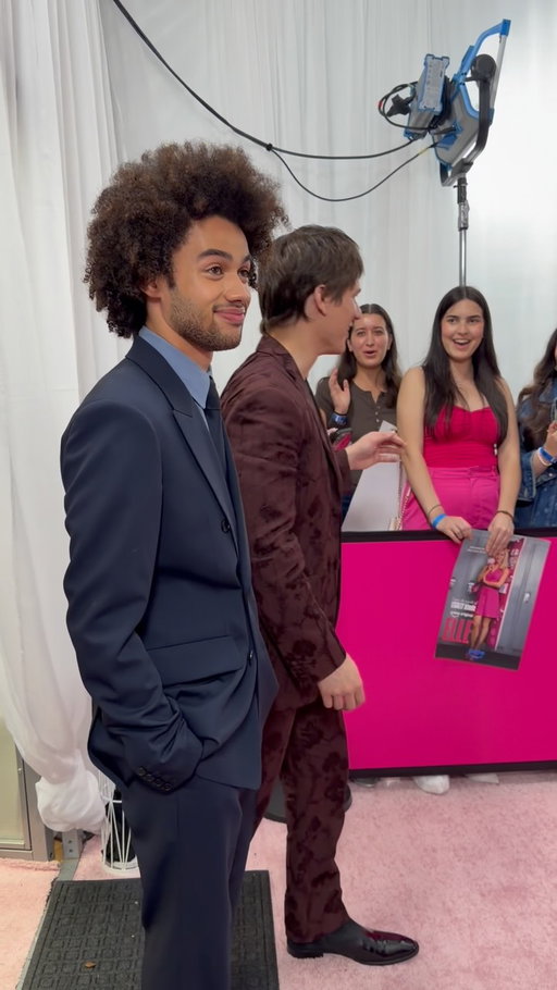 Zac Looker (Dustin) and @jacobmoskovitz (Miles) arriving at the world premiere of the new Legally Blonde Prequel @elleonprime in New York City📓🍿💖🎀

#elleonprime #jacobmoskovitz #legallyblonde #zaclooker #ellewoods