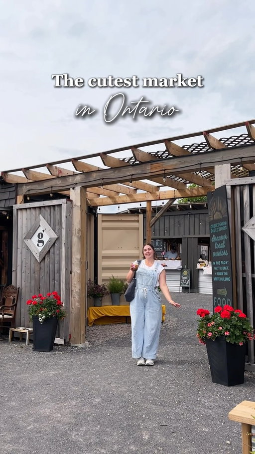 The cutest market in Ontario 💐🧺 You need to visit @greelygoodmarket 

Some recs (but honestly everything here is amazing)
👚 Thrifting at @wildesthorse_ 
🍪 @franberrybaking cookies
🤠 @mothertruckercompany hat bar
☕️ @luckycoffeegreely — get the Elser’s Shaken Espresso or the Morgan’s Maple!
📚 @thebookshop613 
🥟 Perogies from @wedeltouchofeurope 
🍕 Pickle Pizza from @nonnasfamouspizza 
🌟 If you want to know where anything else is from just ask in the comments!

On Sundays 10 am — 3 pm

#ottawa #ontariotravel #ontariomarkets