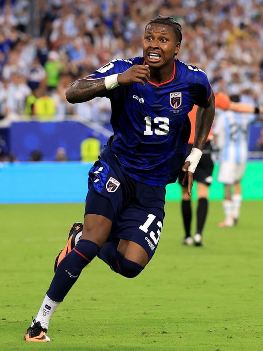 CAPE VERDE MAKE IT 2-2! Cabral with the equalizer. 🤯🇨🇻

#FIFAWorldCup