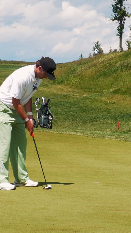 Driver 70 yards left ✅

Pitching Wedge 70 Yards long ✅

71 Yard pitch from the jungle to 3 ft ✅

Birdie ✅

Just how we drew it up 😅 @mninvitational