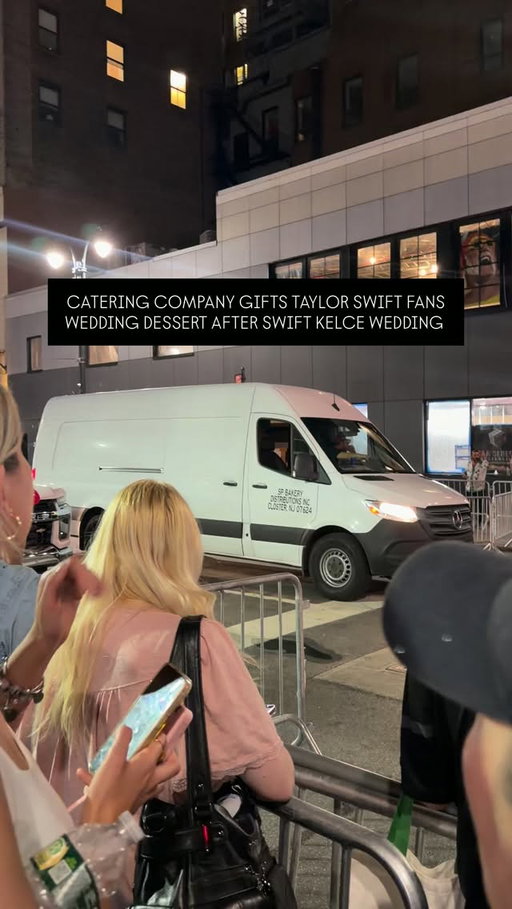 Fans gifted Taylor Swift wedding dessert #TaylorSwift #TravisKelce #Swiftie #NYC #SwiftWedding