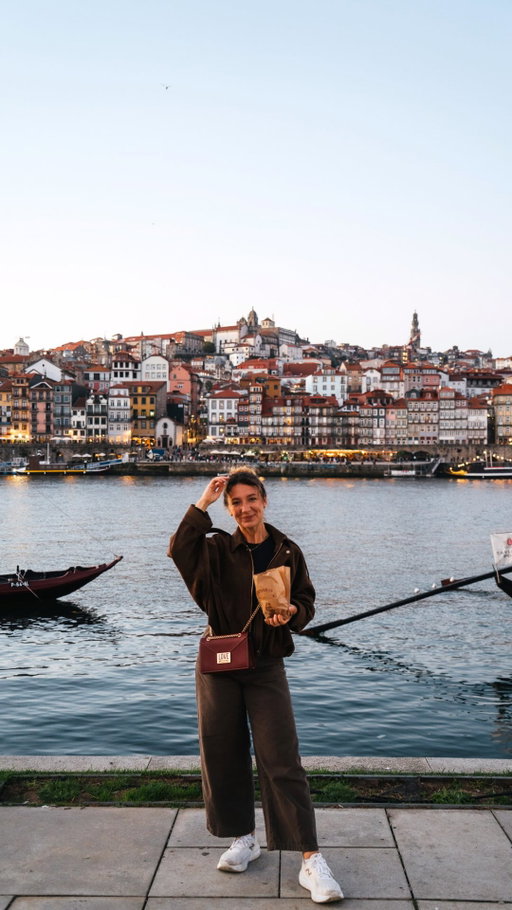 A pack of 8, please 🙏🏼🤤

✨ Comment “douro” and we’ll send you our free Google Maps Guide with our favorite spots in Porto and their locations (including this one!)❤️