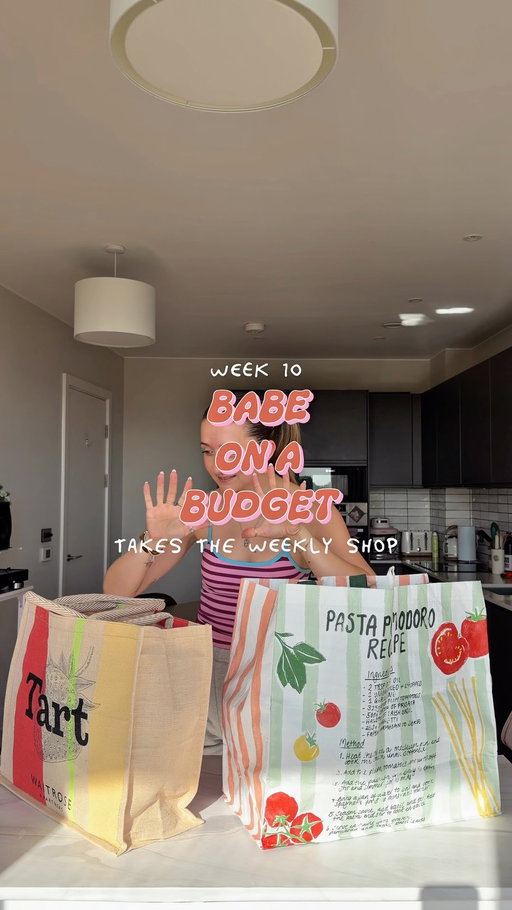 WEEK 10: BABE ON A BUDGET, TAKES THE WEEKLY SHOP! 🛒🩷

Girlies, presenting to you, your £35 (!!) weekly food shop to include…

🧚🏼‍♀️ FIVE MAIN VEGGIE MEALS
🍴 LEFTOVERS FOR LUNCH / THE WEEKEND
🤭 A BREAKFAST OPTION
🗑️ NO WASTE !! HEHE

{This meal plan serves one but I will add bulking up advice on each post along with leftovers / freezing advice}

Please do feel free to shop around, you may well get it cheaper! 🫰🏼

YOUR SHOPPING LIST:

- 1kg Baby Potatoes
- 226g Halloumi 
- 1 x Can of Chickpeas
- Mango Chutney
- 2 x Red Onion
- Tenderstem Broccoli
- 1kg Greek Style Yoghurt 
- 1 x Can of Chopped Tomatoes
- 8 x Veggie Sausages (using Richmond No Meat)
- 150ml Double Cream
- Rigatoni (or pasta of choice)
- Fresh Basil
- Cheddar Cheese
- Veggie Fingers (using Sainsbury’s frozen range)
- Mini Taco Wraps
- Chipotle Paste
- 1kg of Sweet Potatoes
- 1 x Can of Black Beans
- 1 x Avocado 
- 150g Sweetcorn
- Baby Plum Tomatoes
- 200g Extra Firm Tofu (using Cauldron)
- 226g Paneer
- 1 x Lime
- Mixed Bell Peppers (600g)
- 2 x Flatbreads
- Simply Granola
- Fresh Raspberries
- Lemon Curd

= £35.60 🤠

(I shopped online via Sainsbury’s, using offers at the time of purchase so this will vary!)

STORE CUPBOARD INGREDIENTS: 

- [ ] Oil (olive & vegetable)
- [ ] Salt & Pepper
- [ ] Minced Garlic
- [ ] Chilli Flakes
- [ ] Medium Curry Powder
- [ ] Garam Masala
- [ ] Minced Ginger
- [ ] Dried Mint
- [ ] Mayonnaise 
- [ ] Dried Parsley
- [ ] Tomato Paste
- [ ] Veggie Stock Cube
- [ ] Corn Flour
- [ ] Soy Sauce
- [ ] Honey
- [ ] Tandoori Seasoning

I’ll be posting a recipe every day so please do follow along. 

PS, there are 5 meals because it’s a lot of food so, you’ll easily be fed for 7 days if you want to be !! 🩷

#veggierecipes #budgetfoodshop #weeklyfoodshop