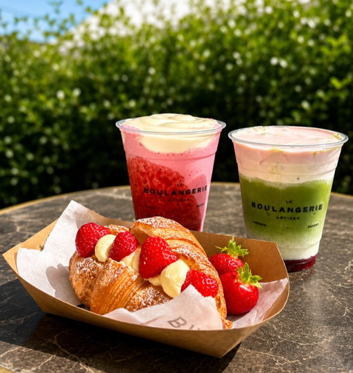 So many delicious drinks options now available, check out our new menu! Including cold foam, Strawberry Cloud Matcha, Strawberries&Cream Smoothies, Tiramisu Iced Latte and as always the delicious fresh pressed @beet_cheltenham juices all served at our coffee and juice bar at Dunkertons Park 
#laboulangerieartisan #cheltenham #dunkertons #cheltenhamvibe #matcha