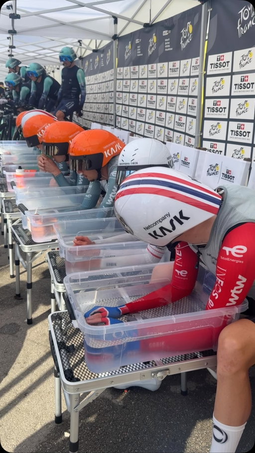 🧊 Stay cool, the @ineosgrenadiers way

🧊 Restez au frais, version @ineosgrenadiers 

#TDF2026