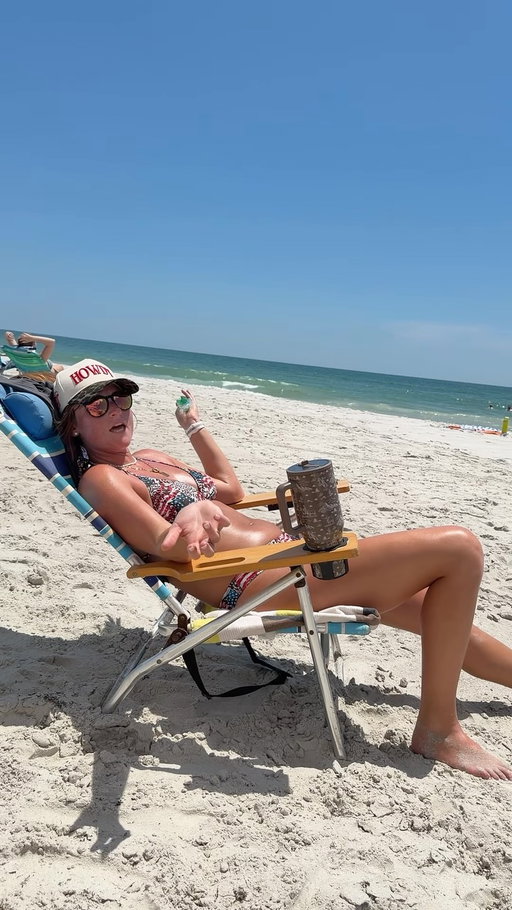 Types of people on vacay #whiteasaghost #tanning #vacay #couples #stewie