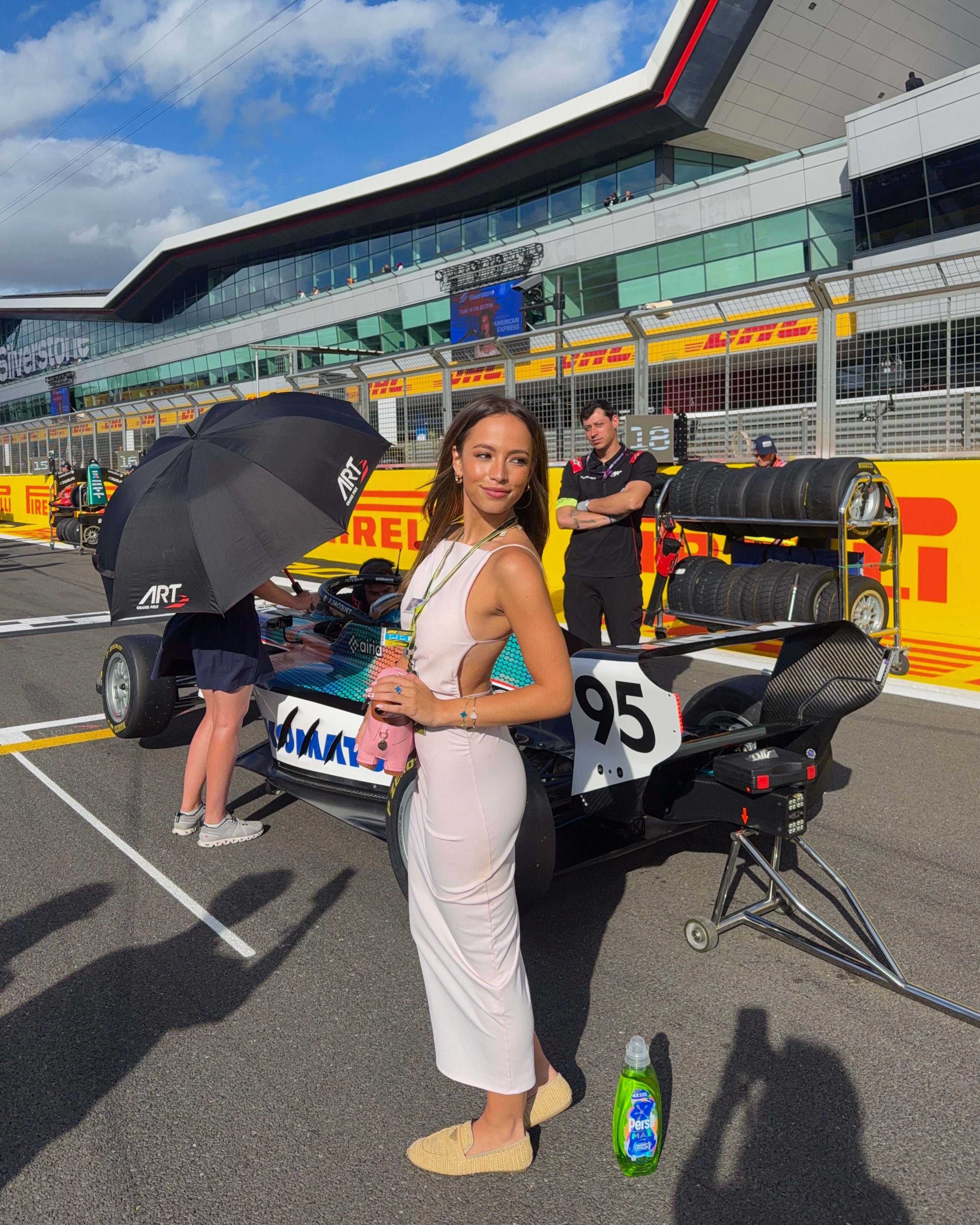 RAPID PIT STOP HOME FOR THE BRITISH GRAND PRIX 🏎‍🏁

Thank you to @persiluk the Oﬃcial Laundry Detergent Partner of @f1academy for inviting me to celebrate the launch of the brand-new Persil Wonder Wash MAX! 

Love seeing @f1academy continue to go from strength to strength 🚀