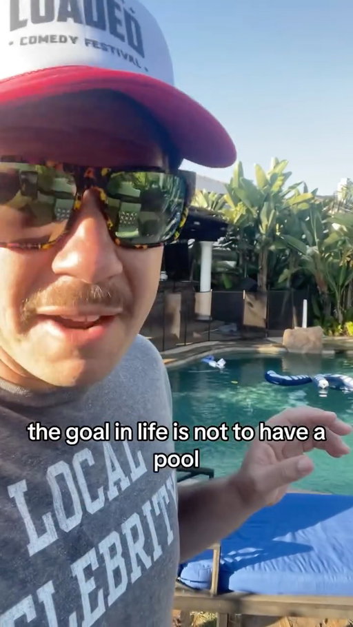 Your annual Fourth of July reminder… #4thofjuly #pool #comedian #usa #friendshipgoals