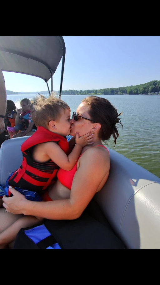 what a smooch!! Hahahaha this guy came outta nowhere!!