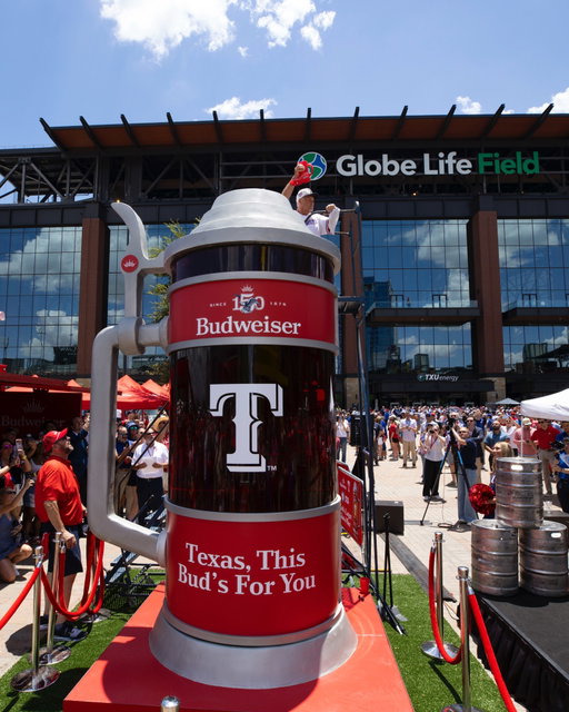 BEHOLD, THE WORLD’S LARGEST BEER! 🍺