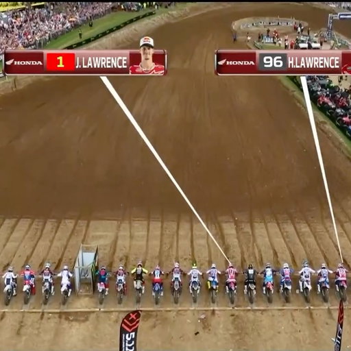 Final moto of the day ‼️ 

It’s Prado and Deegan out front! 

#ProMotocross #SMX
