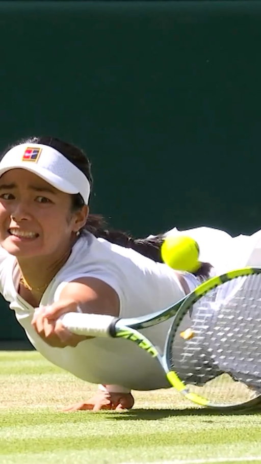 Never give up on a point 🙅‍♀️

We're still not over this 'horizontal forehand' from Alexandra Eala.