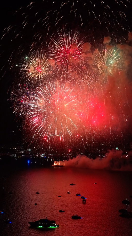 🇺🇸 Happy Fourth of July, America

250 years later, and there’s still nothing like watching fireworks light up the sky.