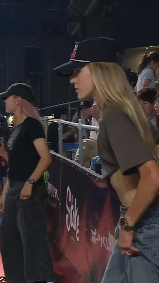 @chlo_the_flo earns BRONZE for @xgames_newyork w/ a kickflip crooked grind down the hubba in @monsterenergy Women’s Skateboard Street Best Trick 🥉

@moonpay X Games Chiba 2026