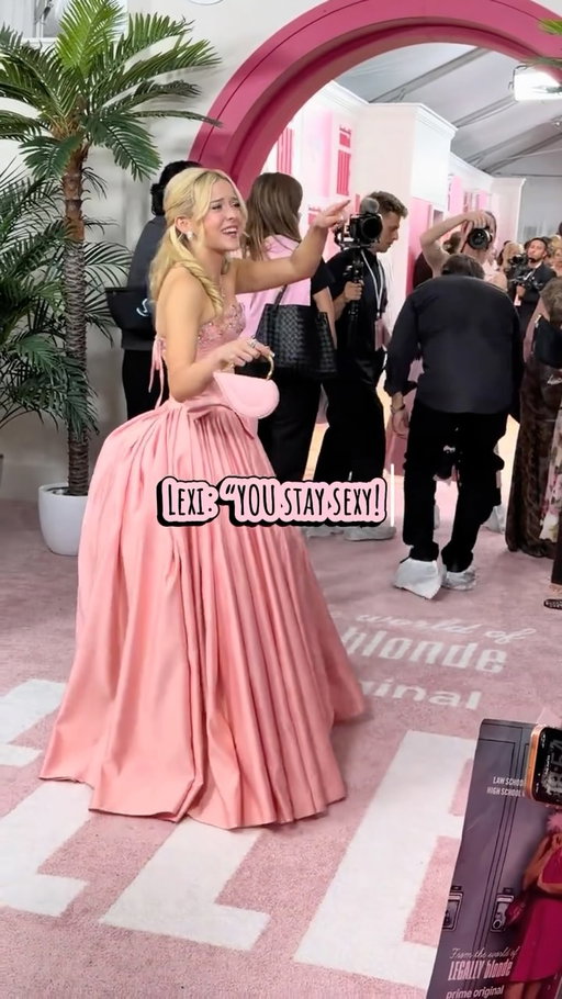 #leximinetree (Elle Woods) interacting with fans at the world premiere of the new Legally Blonde prequel series @elleonprime in New York City 🎀🍿💗

#elleonprime #ellewoods #legallyblonde #legallyblondeprequel
