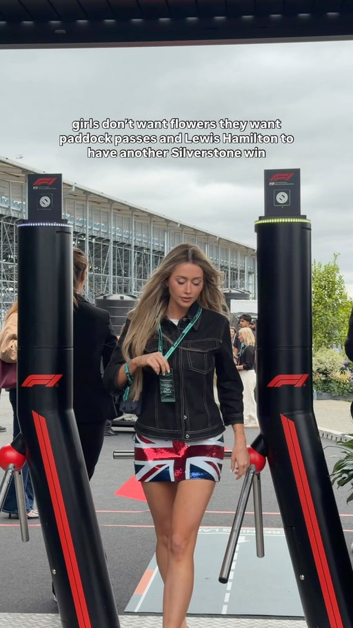 Praying for a Lewis win today 🙏🏼 🏎️ 🇬🇧
.
.
.
.
.
.
#britishGP #pinterestgirl #pintereststyle #F1 #formula1