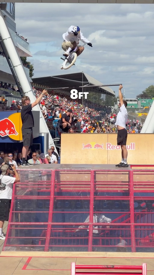 BMX high jump at Silverstone 🚀 

@krisskyle @georgentavou