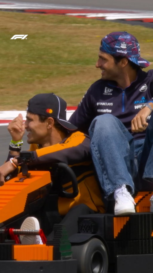 Carlando carpool! 🚕

Carlos catches a ride on Lando’s LEGO minicar during the Silverstone Drivers’ Parade 🤝

#F1 #Formula1 #BritishGP @lego