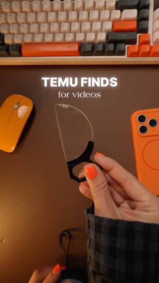 I use this prism filter to get that dreamy effect and those beautiful light leaks.

Search “prism lens filter” on Temu or comment “Temu” and I’ll send you the link.

#videogear #smartphonevideography #contentcreator #ugccontentcreator