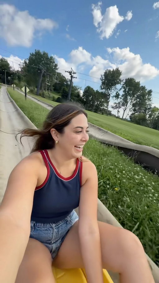 The wildest ride in Illinois for only $15 🛷 Head to @chestnutmtn in Galena and ride their 2,000-foot alpine slide. You control your own speed as you wind down the hill, and the views of the Mississippi River make it even better.

#galena #galenaillinois #midwesttravel #illinois #enjoyillinois
