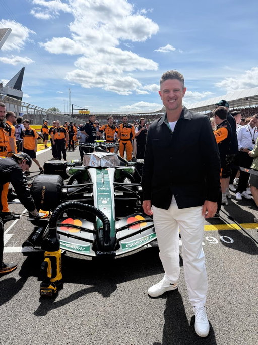 Lights out!! 🚦

Having a fantastic day with @workday_sports and @mclarenf1 at the @f1 
Thank you for hosting us @workday 🇬🇧
