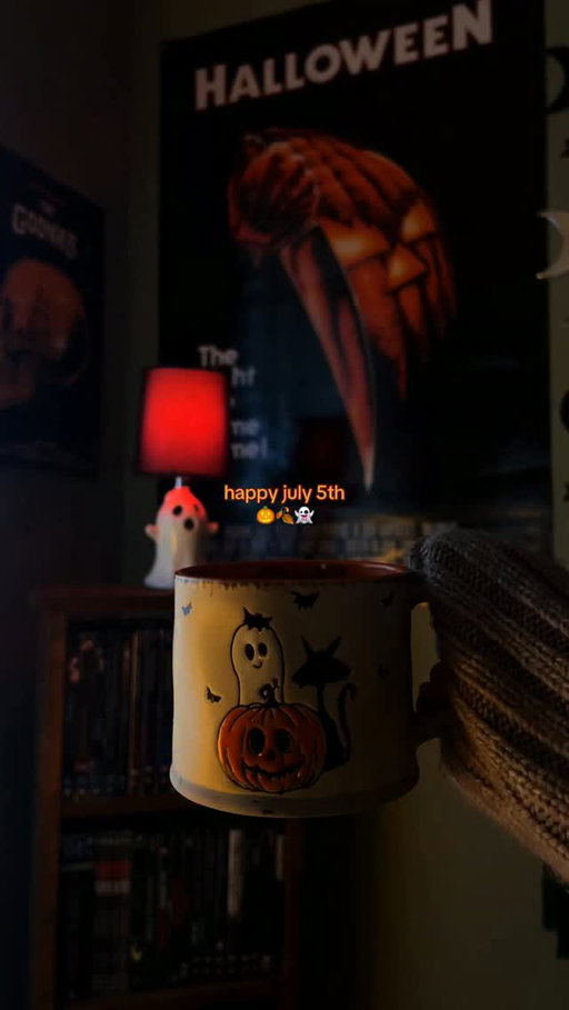 july 5th means that halloween is the next major holiday 🎃🍂👻
•
how are you celebrating? are you decorating? 👀 i slowly put out more and more halloween as we get closer!! i’m also planning on going to see a movie today but first wanted to start with a halloween rewatch while i do my sunday cleaning! 
•
•
•
•
#july5th #halloweentok #halloweenaesthetic #halloweendecorations #spookyaesthetic
