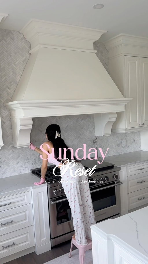 Kitchen deep clean! There’s nothing more satisfying than ending a Sunday with a clean space.🎀🪽🫧💭 
It’s the best reset before a new week begins🤍